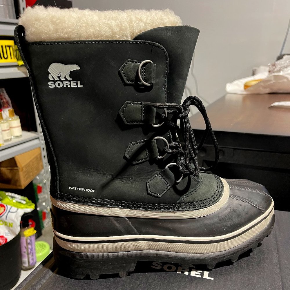 New in box Sorel Caribou Boots